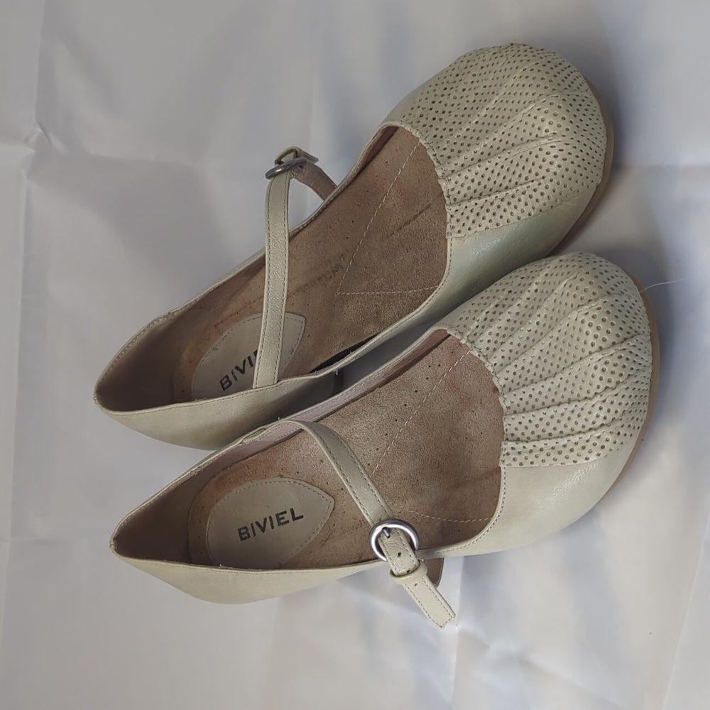 Biviel Cream Leather Mary Jane Heels
